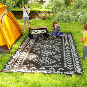 Outsunny Reversible Outdoor Rug, 9' x 18' Waterproof Plastic Straw Floor Mat, Portable RV Camping Carpet, Large Floor Mat for Backyard, Deck, Picnic, Beach, Black & Gray Rhombus Patchwork