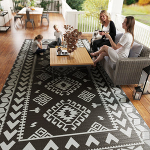 Outsunny Reversible Outdoor Rug, 9' x 18' Waterproof Plastic Straw Floor Mat, Portable RV Camping Carpet, Large Floor Mat for Backyard, Deck, Picnic, Beach, Black & Gray Rhombus Patchwork