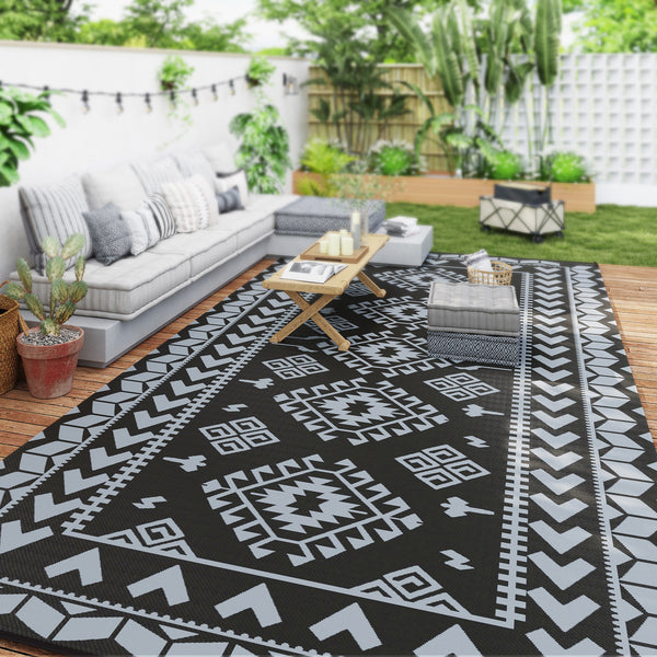 Outsunny Reversible Outdoor Rug, 9' x 18' Waterproof Plastic Straw Floor Mat, Portable RV Camping Carpet, Large Floor Mat for Backyard, Deck, Picnic, Beach, Black & Gray Rhombus Patchwork