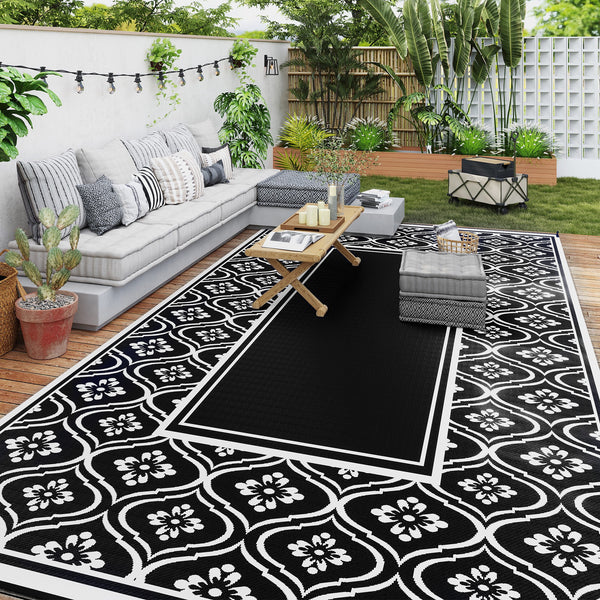 Outsunny Reversible Outdoor Rug, 9' x 18' Waterproof Plastic Straw Floor Mat, Portable RV Camping Carpet, Large Floor Mat for Backyard, Deck, Picnic, Beach, Black & White Gourd Border