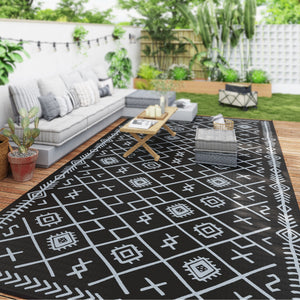 Outsunny Reversible Outdoor Rug, 9' x 18' Waterproof Plastic Straw Floor Mat, Portable RV Camping Carpet, Large Floor Mat for Backyard, Deck, Picnic, Beach, Black & Gray Rhombus