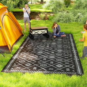 Outsunny Reversible Outdoor Rug, 9' x 18' Waterproof Plastic Straw Floor Mat, Portable RV Camping Carpet, Large Floor Mat for Backyard, Deck, Picnic, Beach, Black & Gray Rhombus