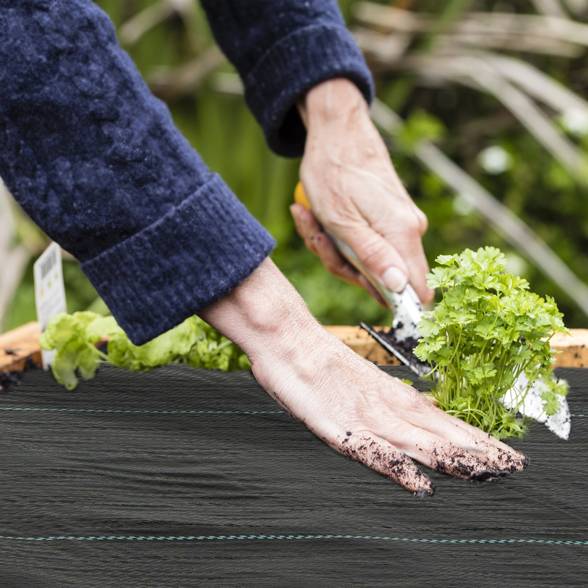 weed tarp Outsunny 4FT x 300FT Weed Barrier Landscape Fabric, 5oz Heavy Duty Woven Weed Control Fabric for Landscaping