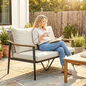 2 Seater Rattan Sofa, Outdoor Garden Sofa with Wood-Effect Armrests, PE Rattan Garden Furniture with Cushions, Steel Frame for Porch, Patio, Balcony, Khaki