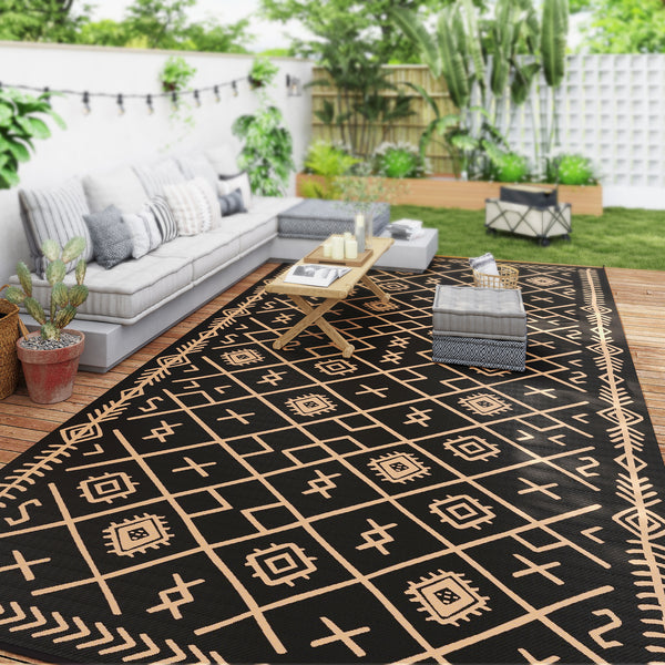 Outsunny Reversible Outdoor Rug, 9' x 18' Waterproof Plastic Straw Floor Mat, Portable RV Camping Carpet, Large Floor Mat for Backyard, Deck, Picnic, Beach, Black & Brown Rhombus