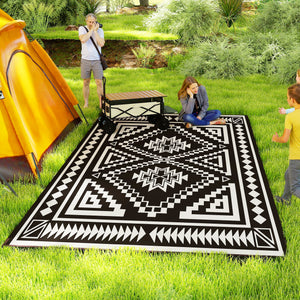 Outsunny Reversible Outdoor Rug, 9' x 18' Waterproof Plastic Straw Floor Mat, Portable RV Camping Carpet, Large Floor Mat for Backyard, Deck, Picnic, Beach, Black & White Square Patchwork